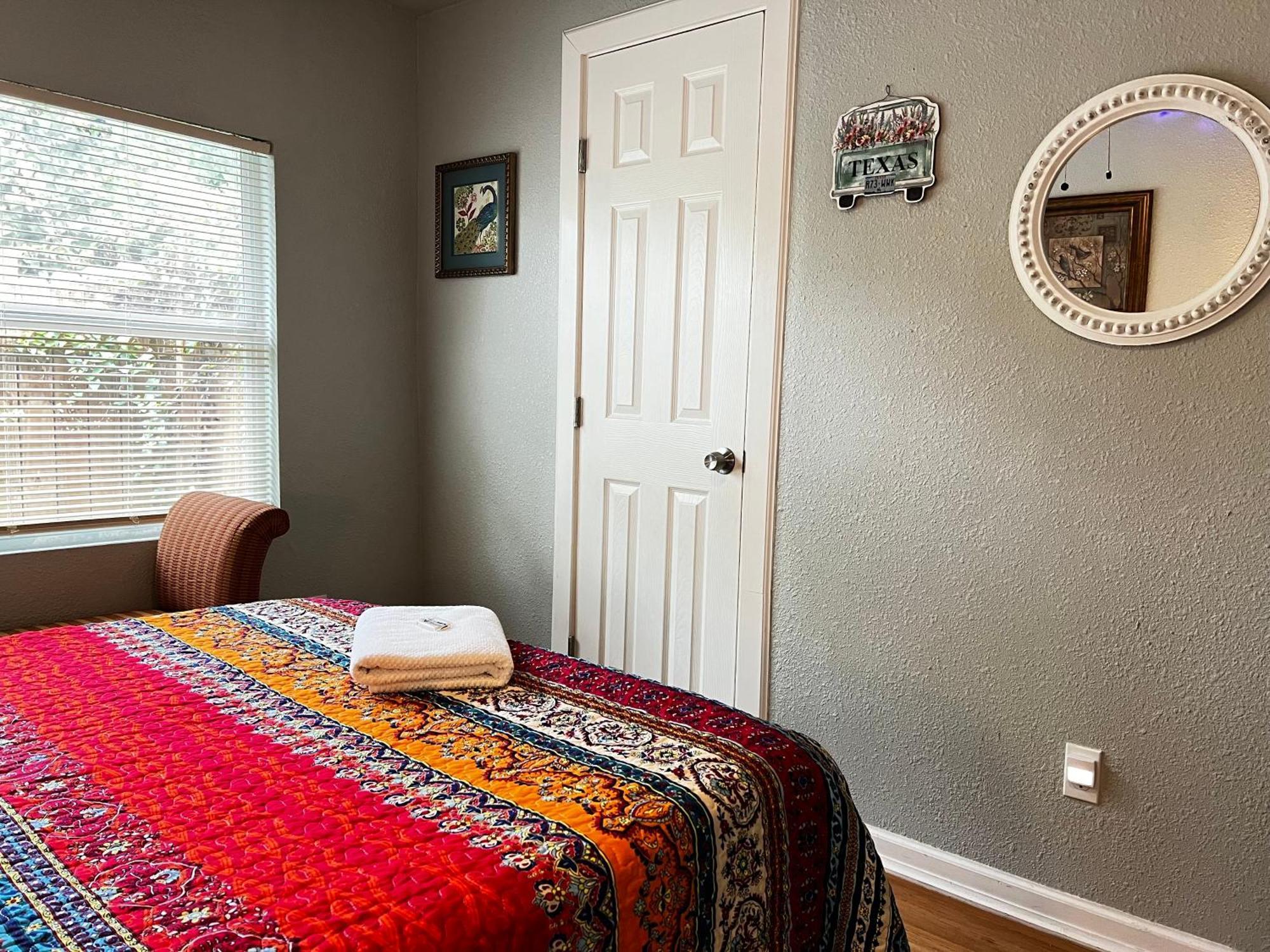 Boho Bliss- Cozy Private Room 2 Miles From Alamodome! 圣安东尼奥 外观 照片